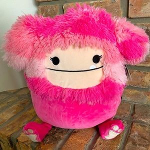 BNWT 12” Hailey Bigfoot Squishmallow 🩷